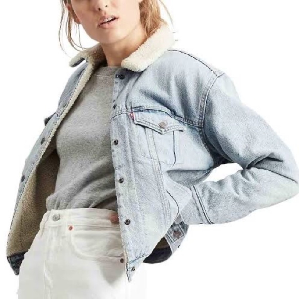 NEW! Levi’s Women’s Original Sherpa Trucker Jacket in Beacon of Light - Picture 2 of 10
